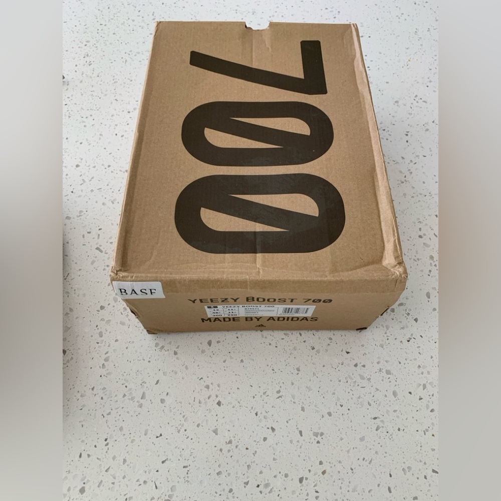 Yeezy 700 Wave Runner Sz 12M - Picture 9 of 10